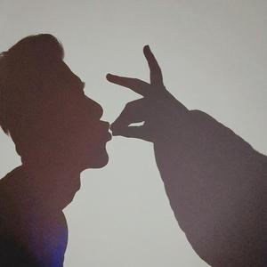 摄殓18r微博超话
